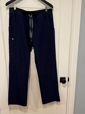 Figs Women's Straight Leg Scrub Pants in Navy size Large